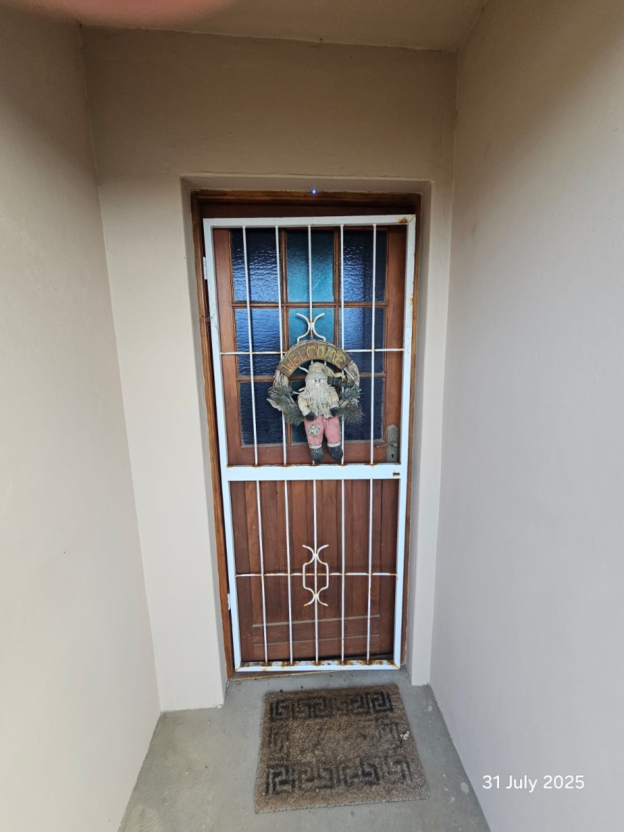 5 Bedroom Property for Sale in Stilbaai Wes Western Cape